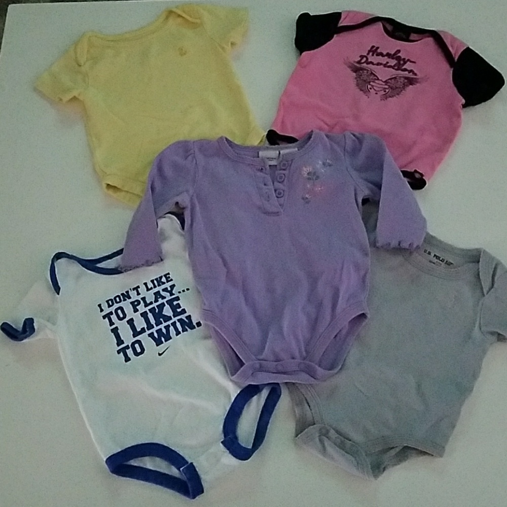 🔴5pc Bundle of Infant Onesies